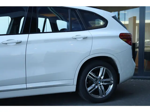 BMW X1 xDrive20i Executive 2017 Benzine 5