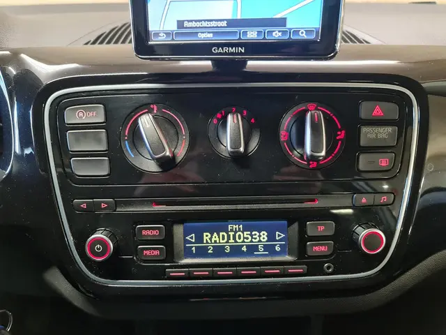 Volkswagen up! 1.0 high up! BlueMotion 2014 Benzine 17