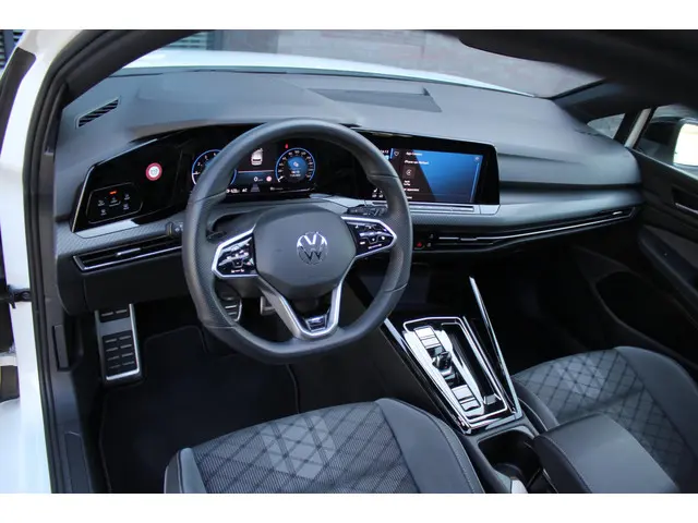 Volkswagen Golf 1.5 eTSI R-Line 2024 Benzine 19