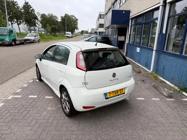 Fiat Punto Evo 0.9 TwinAir Young ((( 105.000 km ))) 2014 Benzine 13