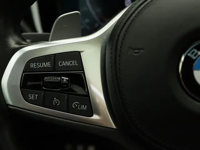BMW 3 Serie 320i Touring 2020 Benzine 16