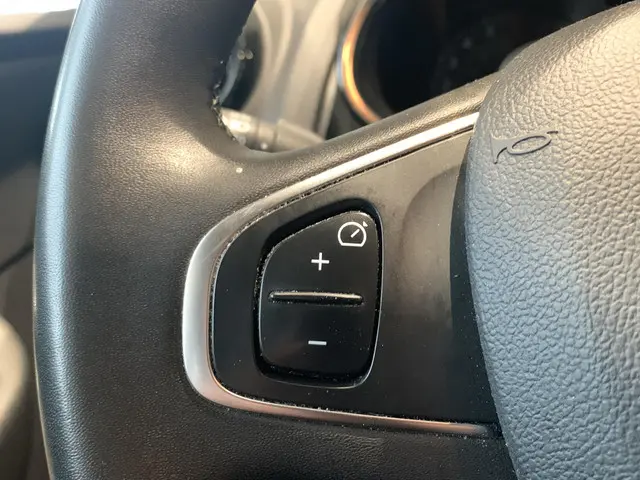 Renault Clio Estate 0.9 TCe Limited 2018 Benzine 17