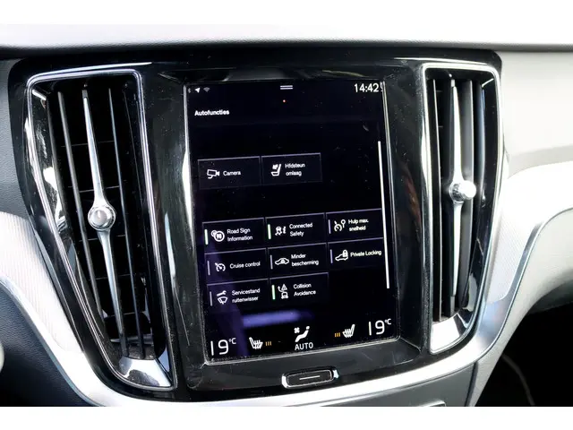 Volvo V60 2.0 B4 R-Design Aut8 | 2021 Benzine 20