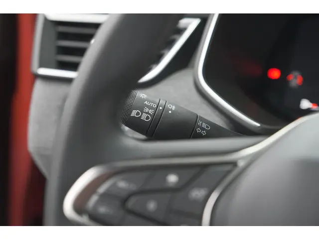 Renault Clio TCe 90 GPF techno 2025 Benzine 36