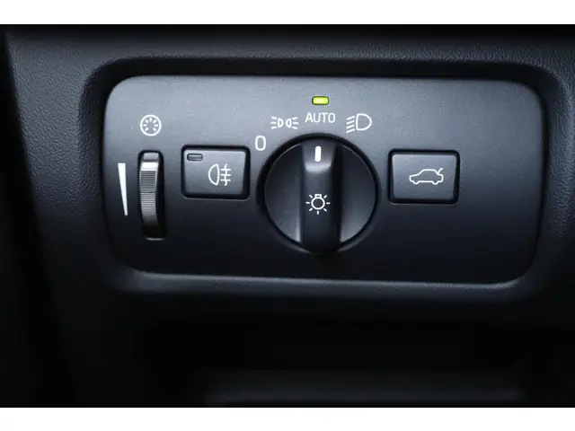 Volvo V40 2.0 T2 Nordic+ 2018 Benzine 29