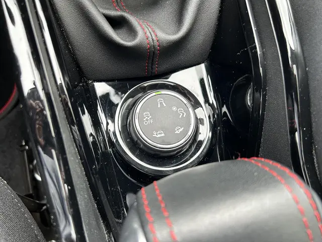 Peugeot 2008 Turbo 110PK GT-line 2018 Benzine 13