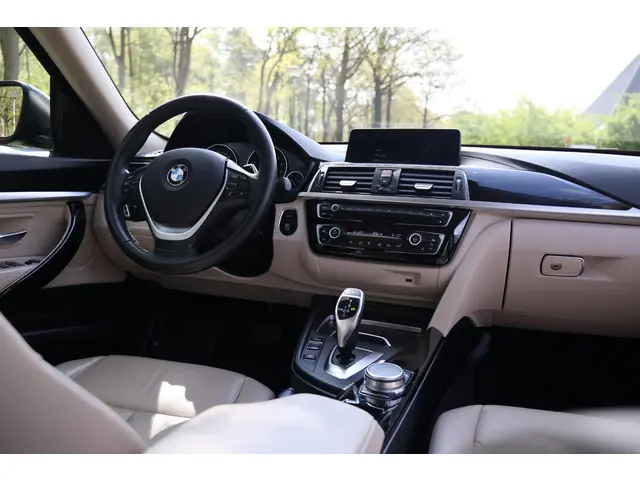BMW 3 Serie GT 320i High Executive 2020 Benzine 18