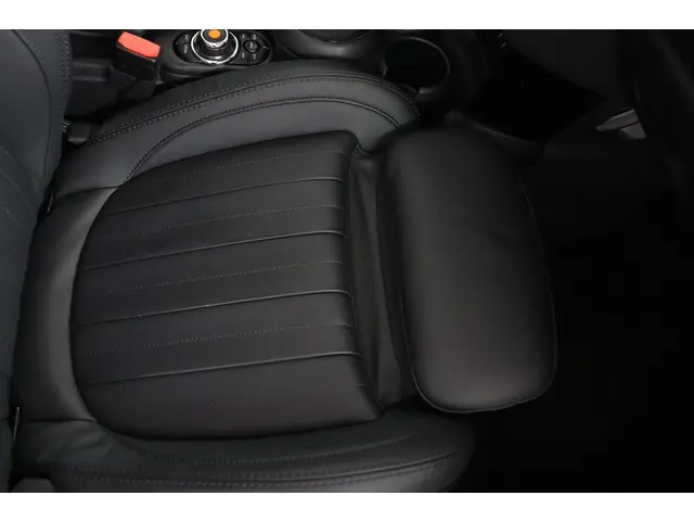 MINI Cooper Mini 1.5 60 Years Edition 2020 Benzine 35