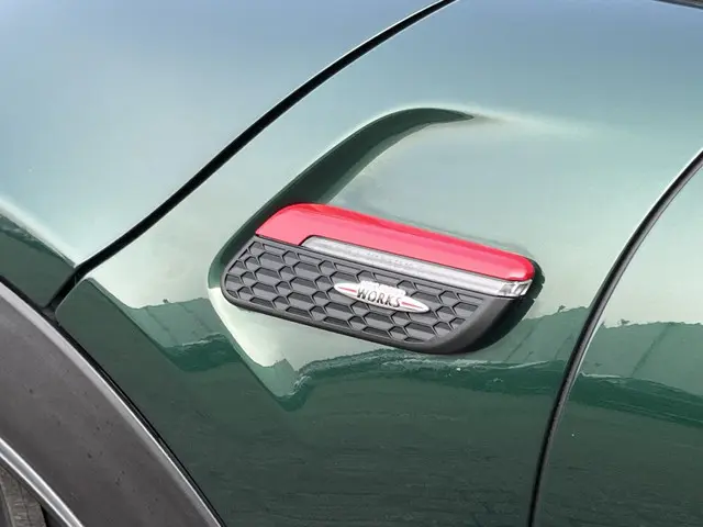 MINI Cooper Cabrio 2.0 John Works Chili 2017 Benzine 55