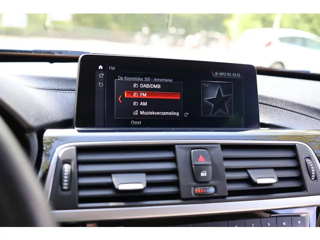 BMW 3 Serie GT 320i High Executive 2020 Benzine 26