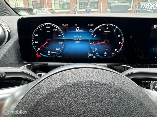 Mercedes-Benz GLA 200 AMG Line 2023 Benzine 13