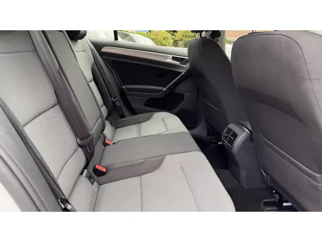 Volkswagen e-Golf e-Golf 2015 Elektrisch 12