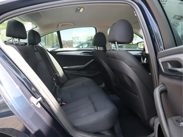 BMW 5 Serie 520i Executive 2018 Benzine 41
