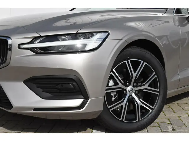 Volvo V60 B4 Core #CityWeaveBekleding 2022 Benzine 20