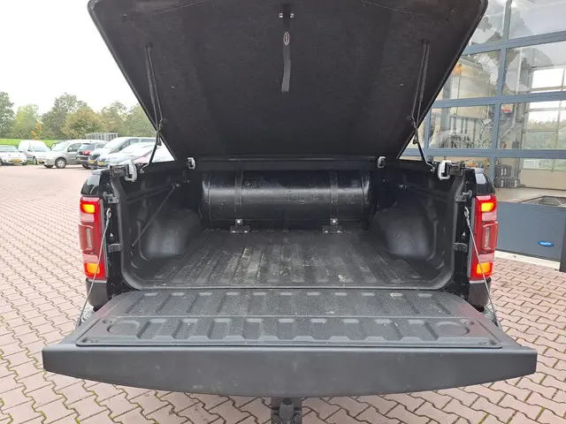 Dodge Ram 1500 5.7 V8 4x4 Crew Cab Laramie 2019 LPG/Gas 30