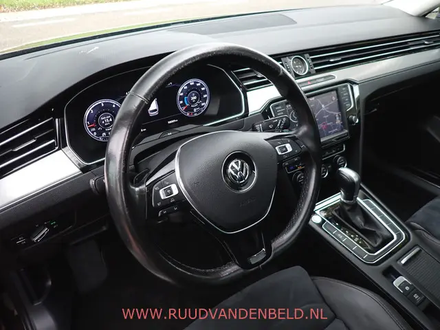 Volkswagen Passat Variant 1.6TDI DSG7 2016 Diesel 10