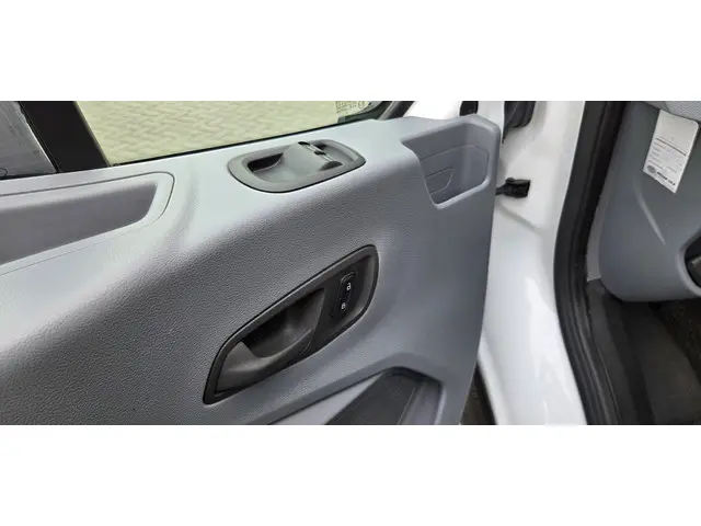 Ford Transit 350 2.2 TDCI L4H1 Ambiente 2016 Diesel 9