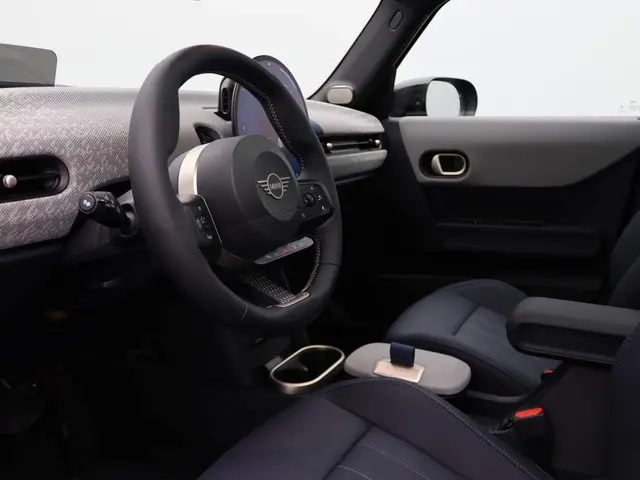 MINI 5-Deurs Cooper C 2024 Benzine 15
