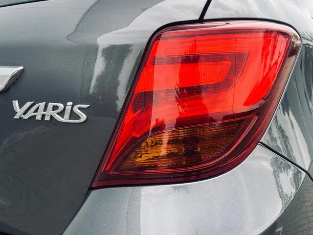 Toyota Yaris 1.0 VVT-i Style 2015 Benzine 25