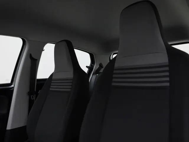 Volkswagen up! 1.0/60PK BMT move up! 2019 Benzine 24