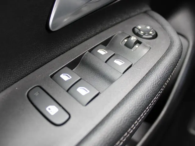 Opel Mokka 1.2 Turbo Business Elegance 2024 Benzine 24