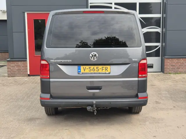 Volkswagen Transporter 2.0 TDI L2H1 2017 Diesel 4