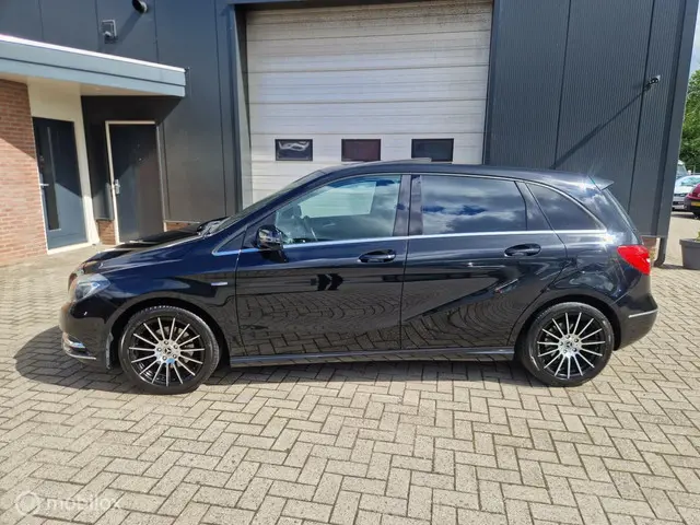 Mercedes-Benz B-Klasse 180 2012 Benzine 2