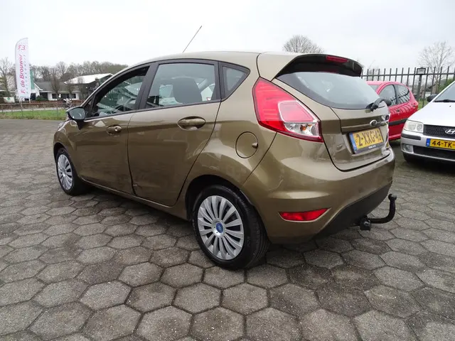 Ford Fiesta 1.0 Style AIRCO/NAV/TREKHAAK 2014 Benzine 4