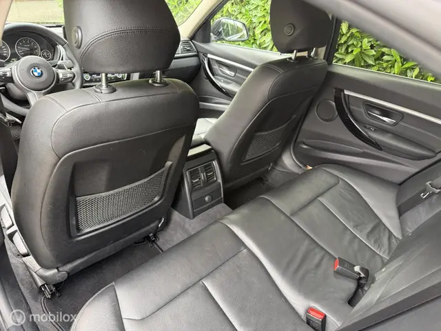 BMW 3 Serie 318i Luxury Edition 2019 2019 Benzine 11