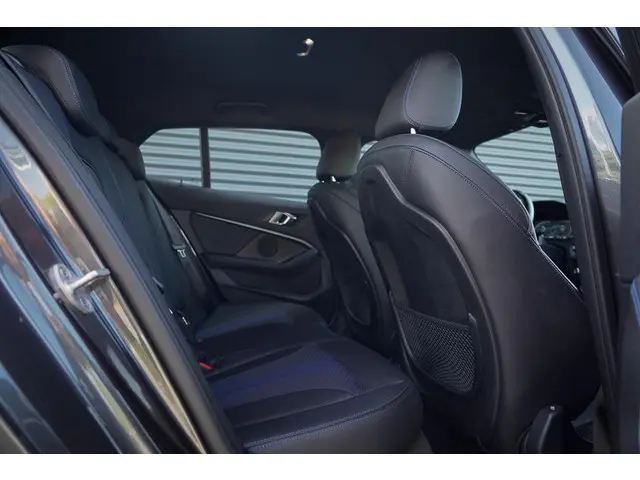 BMW 1 Serie 118i High Executive 2021 Benzine 8