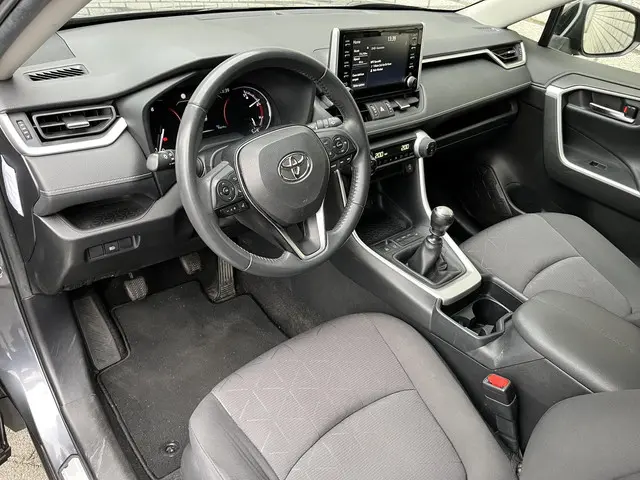 Toyota RAV4 2.0 VVT-iE Business 2021 Benzine 24