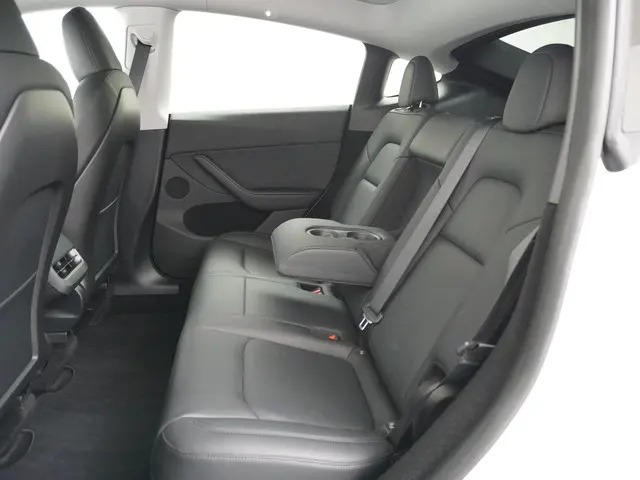 Tesla Model Y Performance AWD 75 kWh 2022 Elektrisch 21