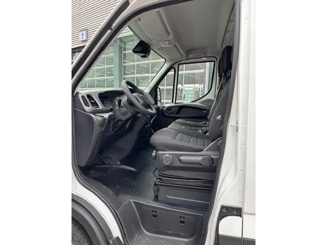 Iveco Daily 35S16V A8 L2H2 2024 Diesel 9