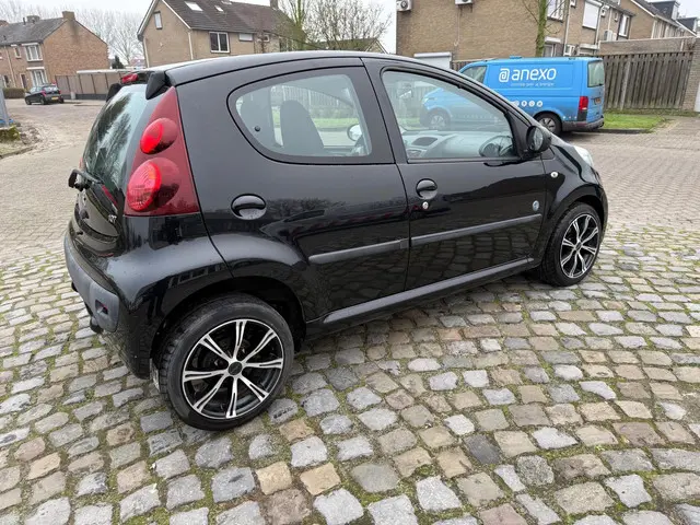 Peugeot 107 1.0 Envy 2013 Benzine 5