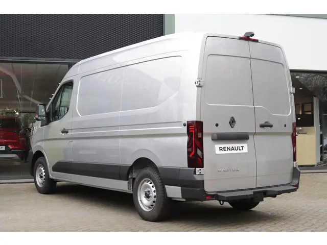 Renault Master T35 2.0 dCi 130 L2H2 Advance 2024 Diesel 32