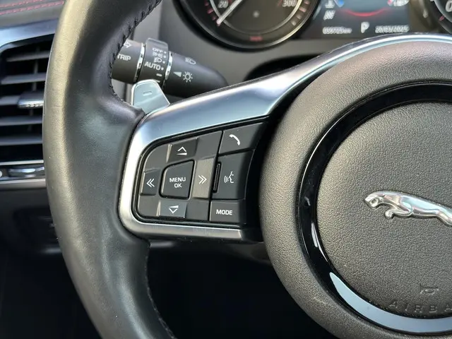 Jaguar F-Type P300 RWD R-Dynamic 2020 Benzine 57