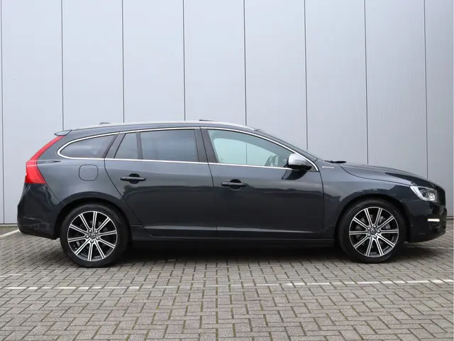 Volvo V60 2.4 D6 AWD Plug-In Hybrid 2015 Hybride Diesel 30