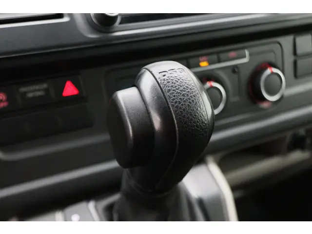 Volkswagen Transporter 2.0 TDI DSG L1H1 2017 Diesel 40