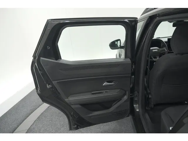 Dacia Duster Mild Hybrid 130 Expression 2025 Benzine 64