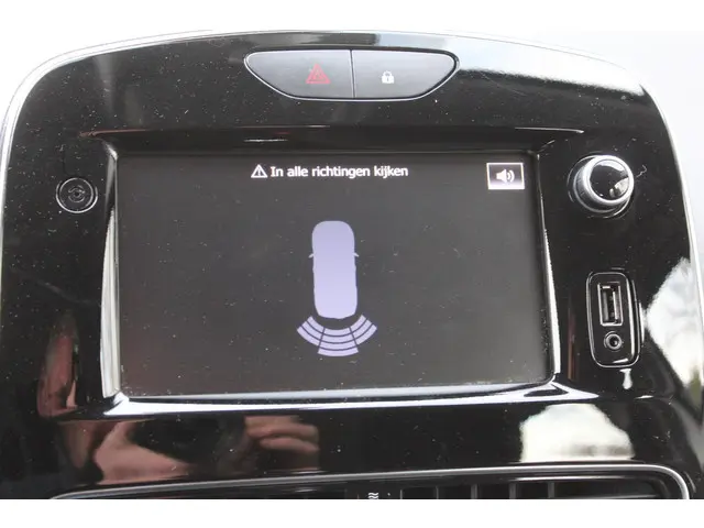 Renault Clio Estate 0.9 TCe Limited 2020 Benzine 27