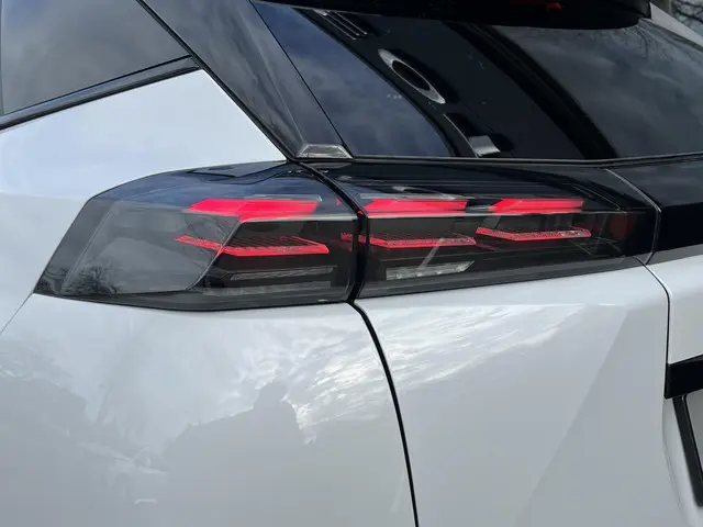 Peugeot 2008 1.2 Hybrid 145 PK GT 2025 Hybride Benzine 29