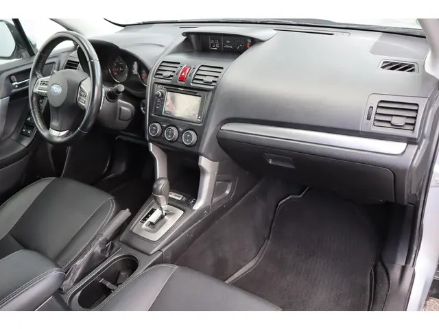 Subaru Forester 2.0 Executive 2013 Benzine 6