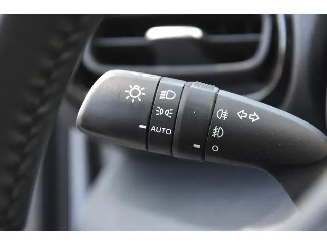 Toyota Yaris 1.5 Hybrid automaat 2022 Hybride Benzine 7