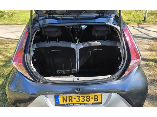 Toyota Aygo 1.0 VVT-i x-clusiv cabrio 2017 Benzine 13