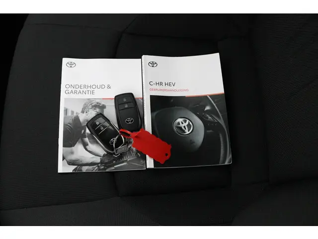 Toyota C-HR 1.8 Hybrid 140 Dynamic 2024 Hybride Benzine 8