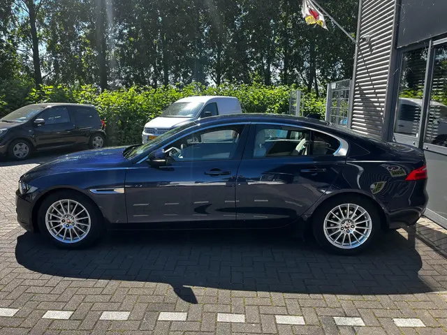 Jaguar XE 2.0 D Pure 2018 Diesel 4