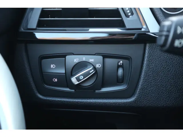 BMW 3 Serie 335i High Executive 2012 Benzine 18