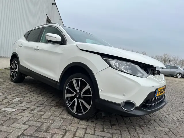 Nissan QASHQAI 1.2 Tekna - Front Schade - BPM 2014 Benzine 6