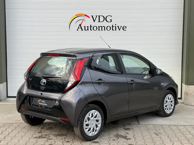 Toyota Aygo 1.0 VVT-i x-play 2022 Benzine 4
