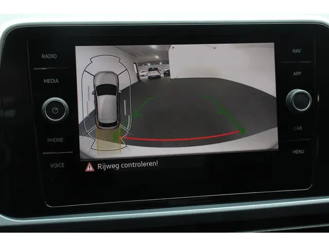 Volkswagen T-Roc 1.5 TSI 150pk DSG Style 2023 Benzine 2